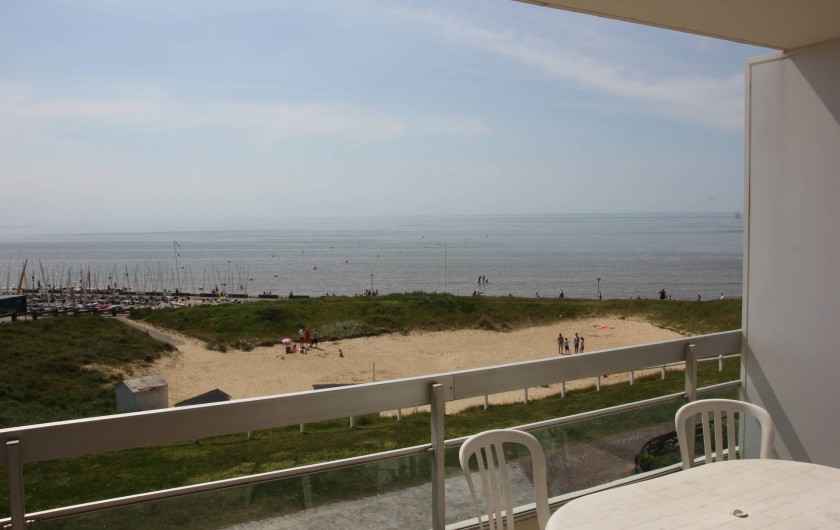 Location de vacances - Studio à Hardelot-Plage - Vue sur mer depuis le balcon, doté d'une table et 4 chaises