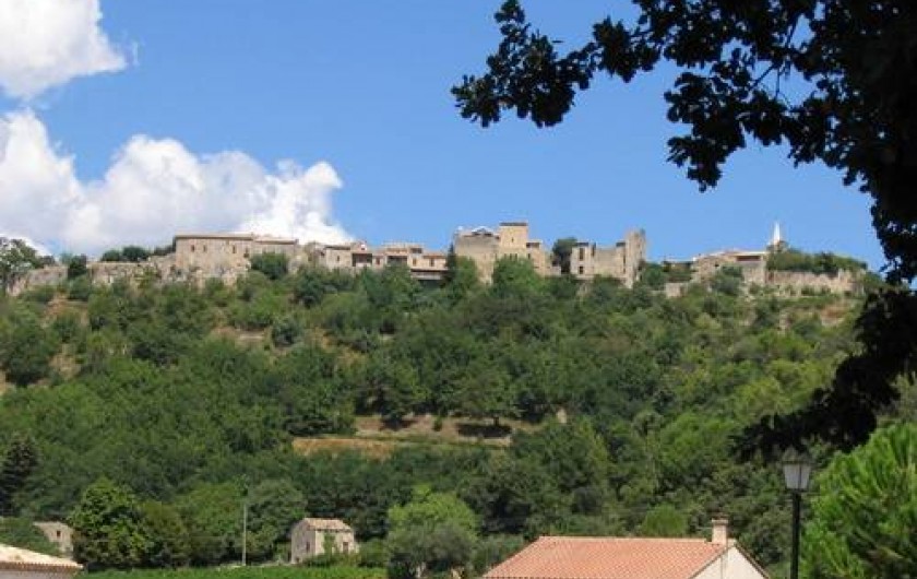 Location de vacances - Maison - Villa à Cornillon - vue d'en bas du village