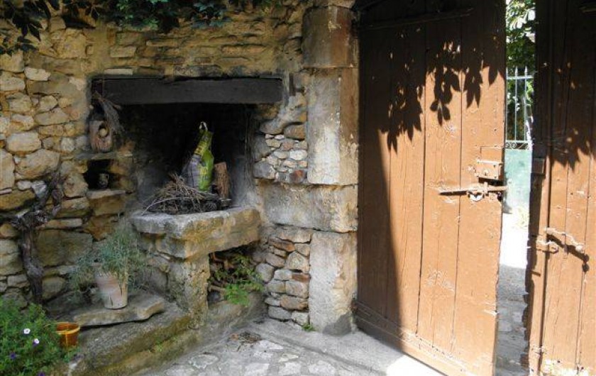 Location de vacances - Maison - Villa à Cornillon - cour intérieure, entrée par le portail