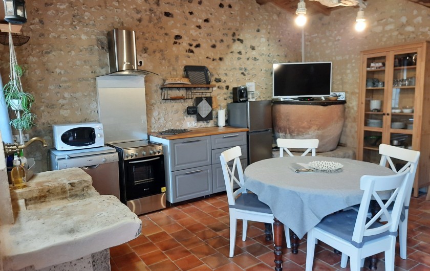 Location de vacances - Gîte à Vanzac - Espace cuisine / salon