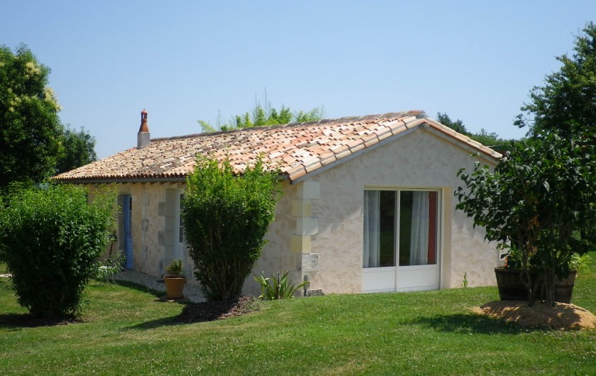 Location de vacances - Gîte à Vanzac - Façade  coté chambre