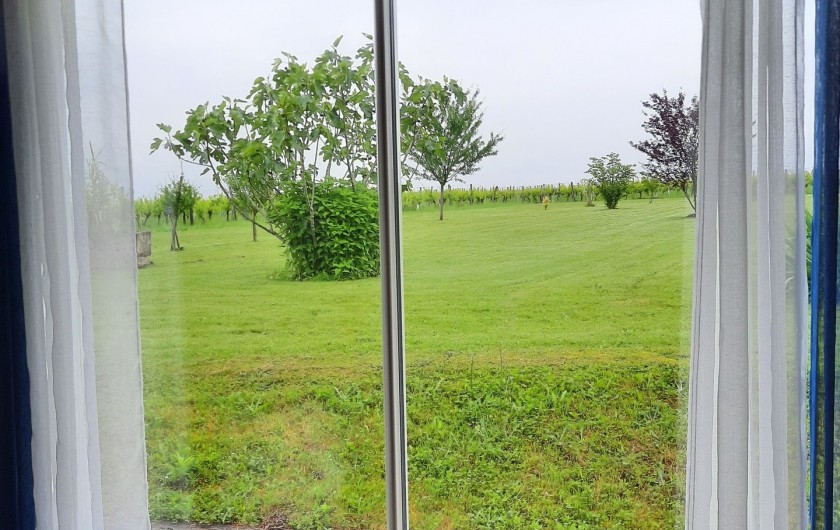Location de vacances - Gîte à Vanzac - Depuis la chambre....