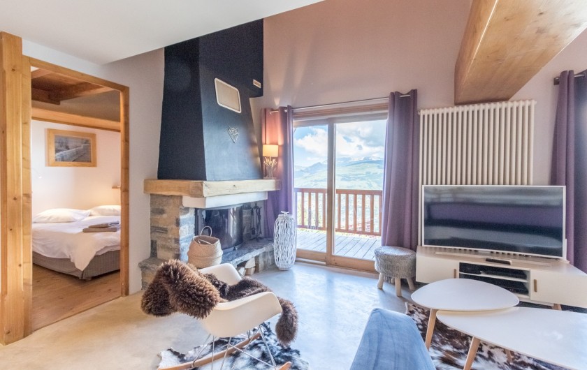 Location de vacances - Appartement à Arc 1800 - Le salon comprend une belle cheminée pour profiter de belles flambées l'hiver