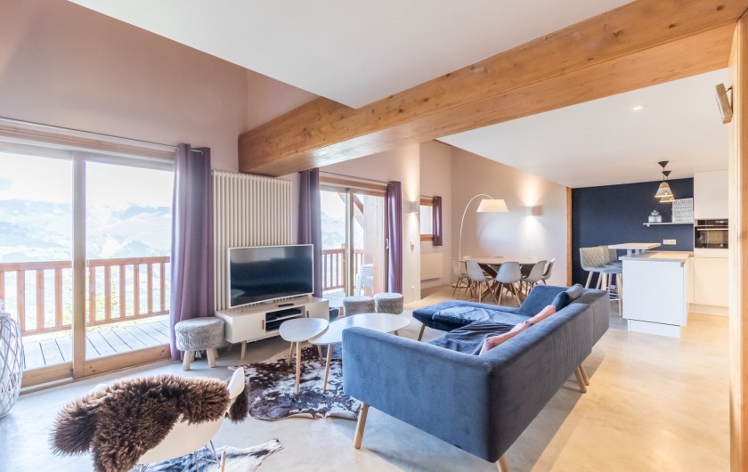 Location de vacances - Appartement à Arc 1800 - Une pièce à vivre spacieuse donnant sur une terrasse, décorée en 2016