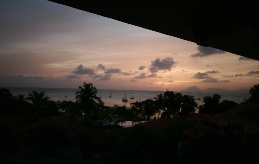 Location de vacances - Appartement à Sainte-Anne - Couché de soleil sur le rocher du Diamant