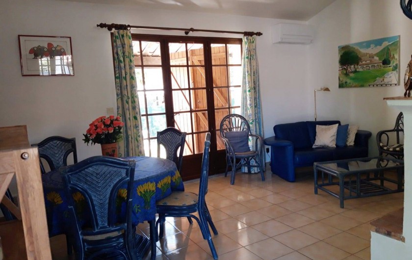 Location de vacances - Villa à Sainte-Maxime - Salle à manger / salon