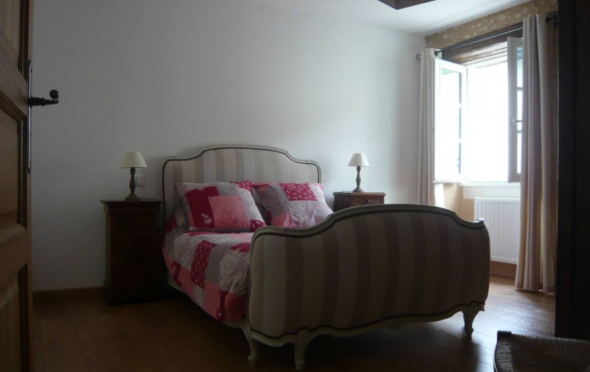 Location de vacances - Gîte à Saint-Aulaye - Chambre au rez-de chaussée, un lit double (140 x190)
