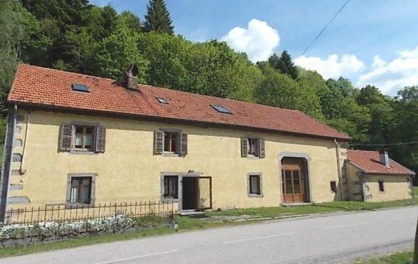 Location de vacances - Gîte à Rochesson - Entrée Bistrot et façade des 3 gites