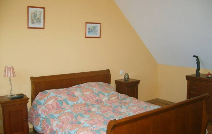 Location de vacances - Gîte à Calanhel - Chambre parentale avec lit bébé