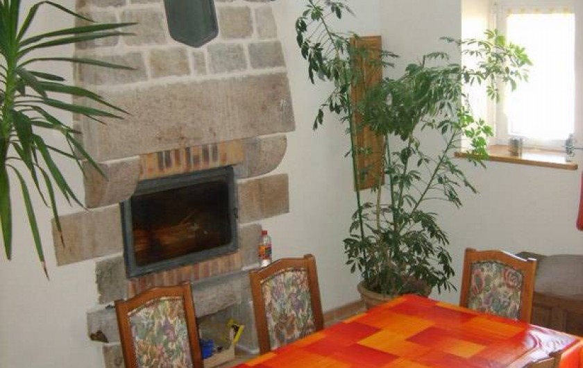 Location de vacances - Gîte à Calanhel - La cheminée , le séjour