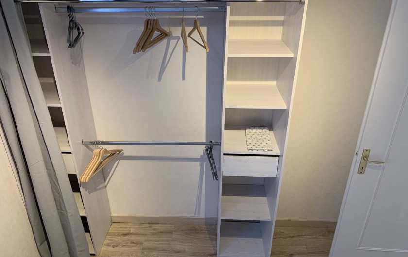 Location de vacances - Appartement à Labaroche - L'espace dressing de la chambre n°2