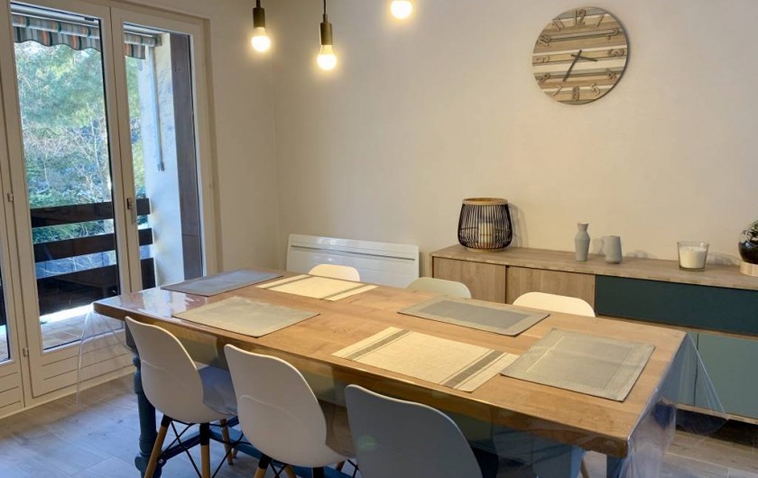Location de vacances - Appartement à Labaroche - l'espace repas donnant sur le balcon