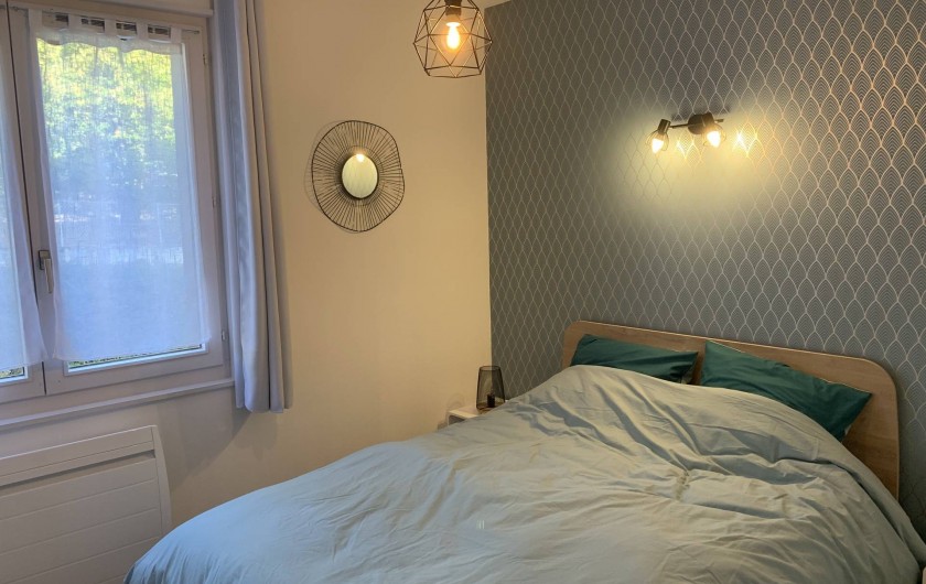 Location de vacances - Appartement à Labaroche - la chambre parentale avec un lit double et un espace dressing