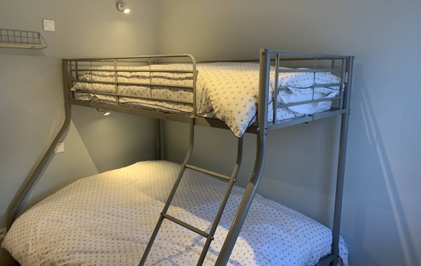 Location de vacances - Appartement à Labaroche - la seconde chambre avec un lit double en bas et un lit simple en haut