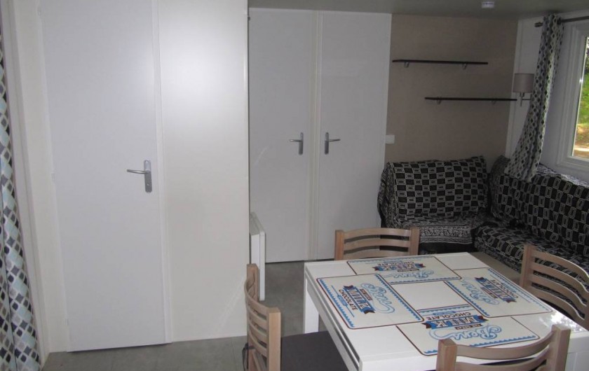 Location de vacances - Bungalow - Mobilhome à Saint-Brevin-les-Pins - Séjour table repliée pour 4 personnes