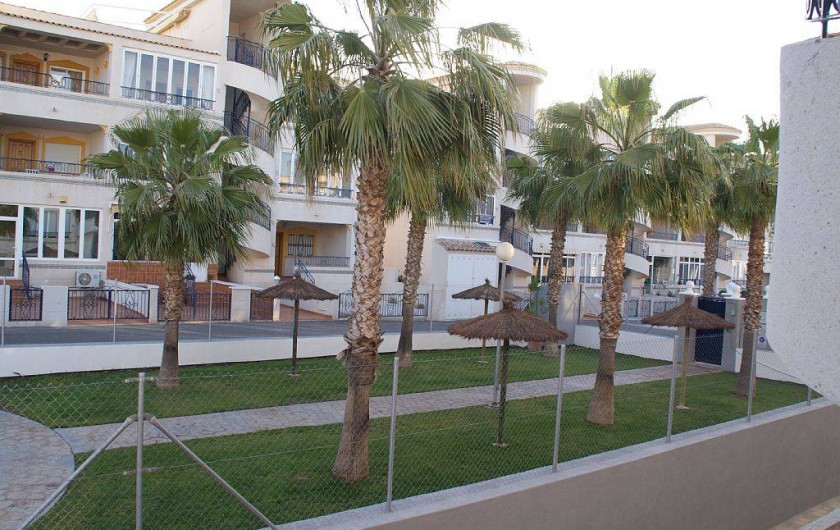 Location de vacances - Appartement à Punta Prima - Piscine coté détente