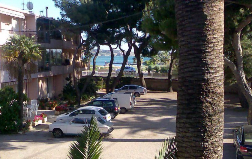 Location de vacances - Studio à Sanary-sur-Mer - Vue extérieur et mer.
