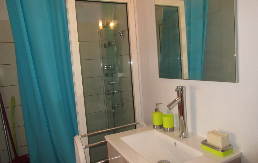 Location de vacances - Studio à Le Gosier - Douche - lavabo - wc