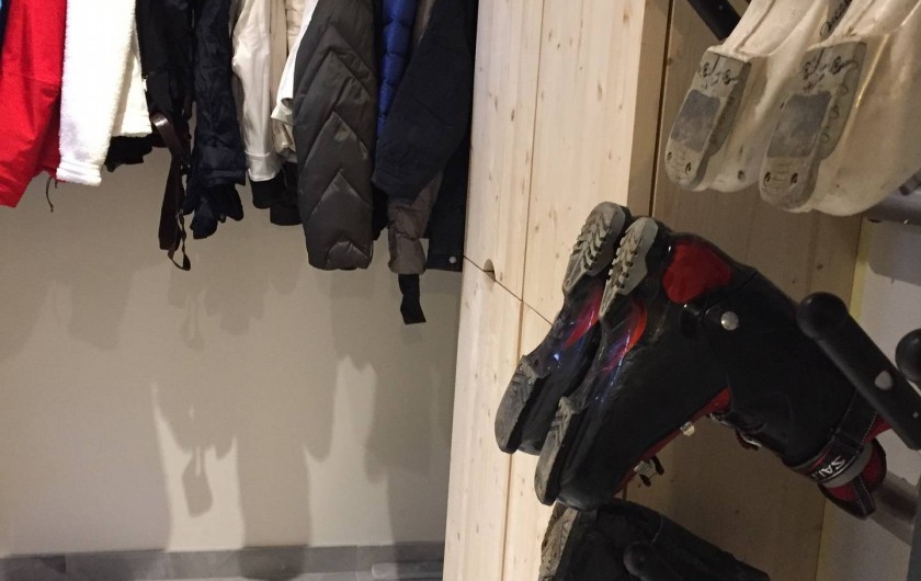 Location de vacances - Chalet à Megève - Local à chaussures et son appareil électrique chauffant
