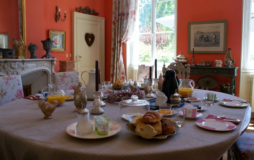 Location de vacances - Chambre d'hôtes à Saint-Léger - Petit déjeuner dans la salle à manger ...