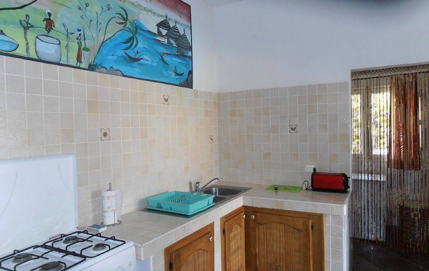 Location de vacances - Villa à Somone - cuisine ouverte sur la terrasse