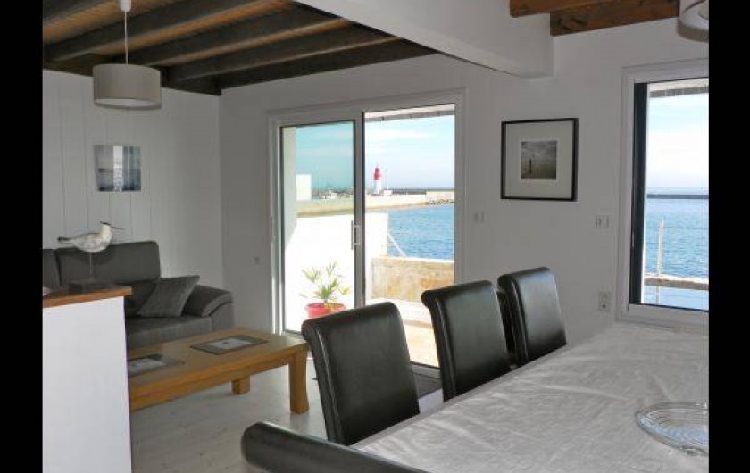 Location de vacances - Chambre d'hôtes à Guilvinec - vue sur la salle à manger de la cuisine
