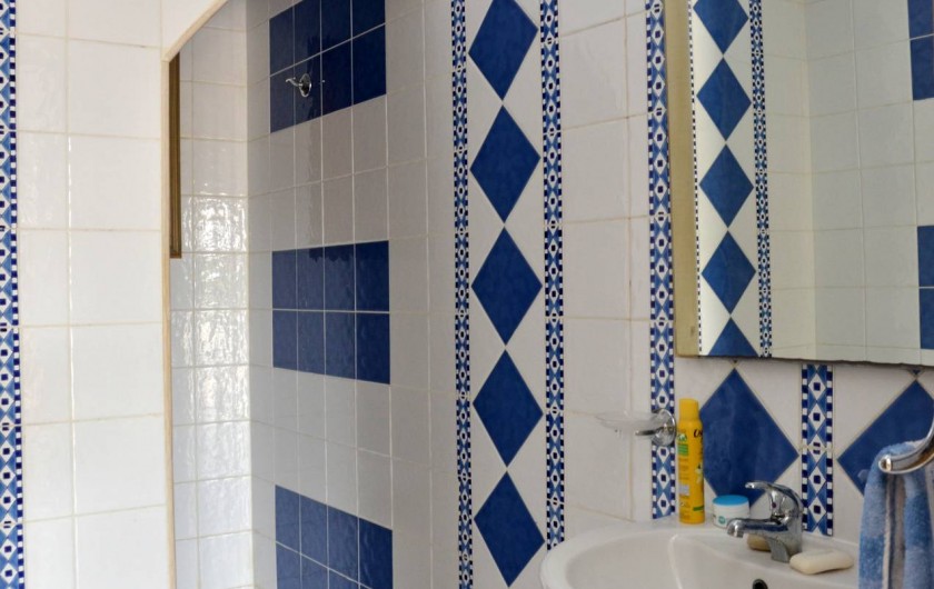 Location de vacances - Villa à Tezdaine - Salle de bain chambre 2