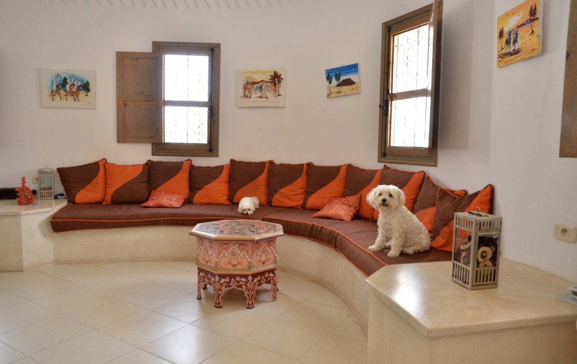 Location de vacances - Villa à Tezdaine - Coin salon mais les chien ne sont pas à louer  :-)