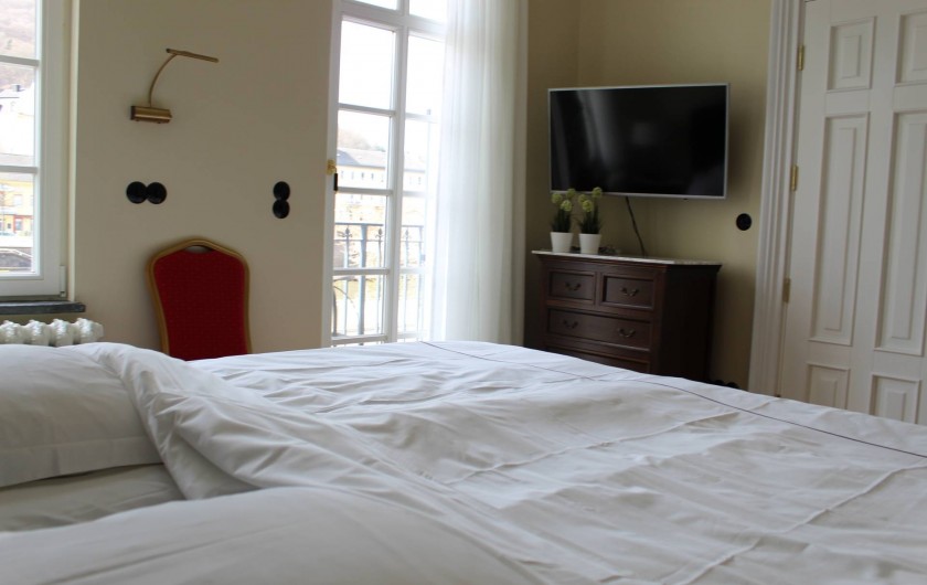 Location de vacances - Appartement à Bad Ems - Chambre à coucher avec 2 lits et accès balcon