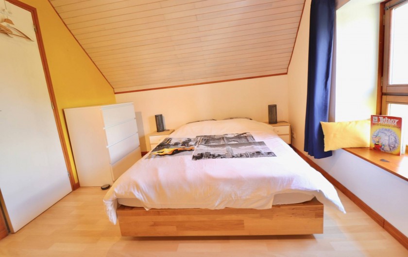 Location de vacances - Villa à Matignon - Chambre jaune 2e étage, lit 140x200. Draps compris dans toutes les chambres!
