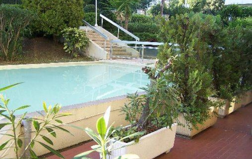Location de vacances - Appartement à Cannes - Cannes beach- Bassins devant terrasse privative