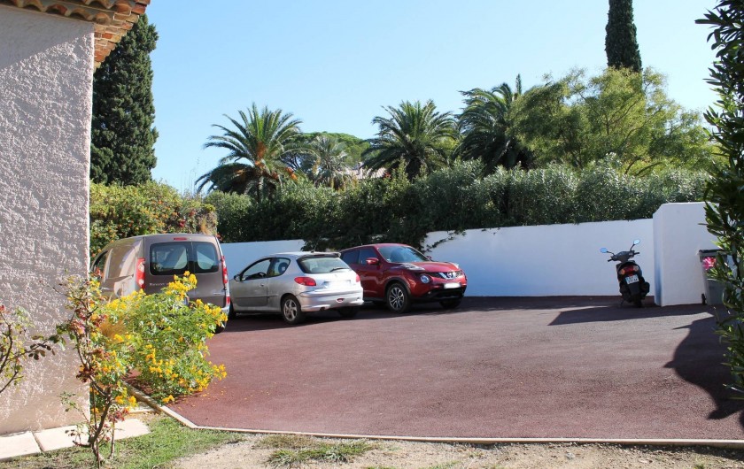 Location de vacances - Villa à Saint-Tropez - Parking