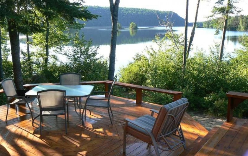 Location de vacances - Chambre d'hôtes à Ville de Québec - Le calme absolu dans une nature sauvage préservée. Un lac sans bateau-moteur .
