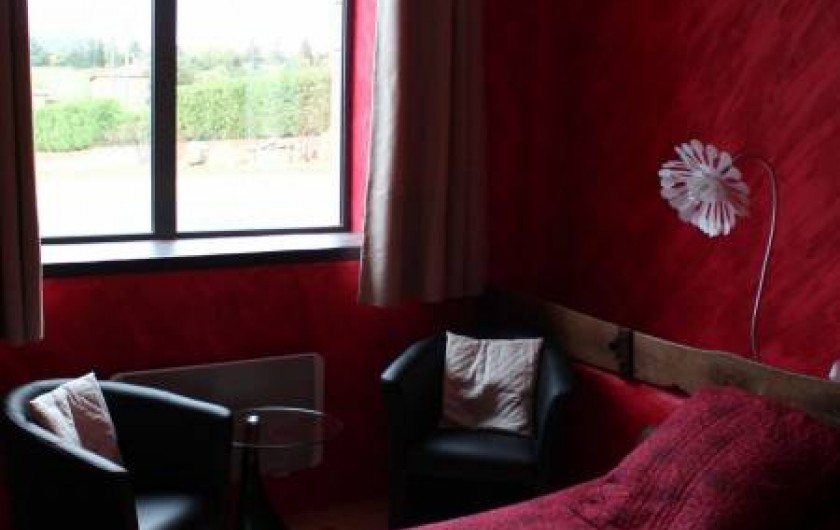 Location de vacances - Chambre d'hôtes à Saint-Laurent-d'Oingt - Le coin salon de la chambre "la crèche"