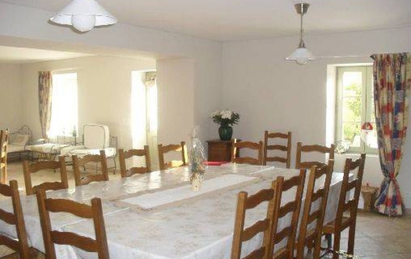 Location de vacances - Maison - Villa à Richerenches - Séjour table 16 personnes