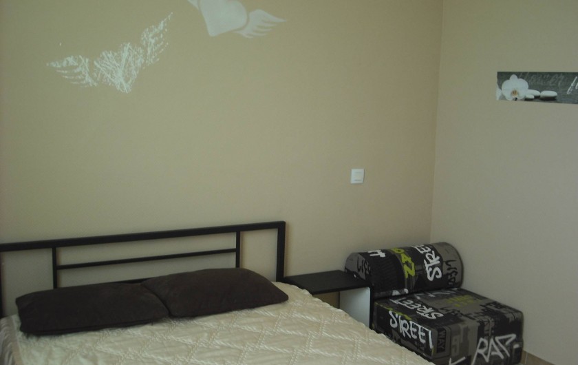 Location de vacances - Appartement à San-Giuliano - Chambre 3  ( fournie avec lit à barreau bébé, chauffeuse ou lit d'appoint)