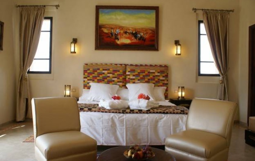 Location de vacances - Riad à Marrakech - La Suite Ivoire de la Kasbah Aâlma d'Or, maison d'hôte à Marrakech.