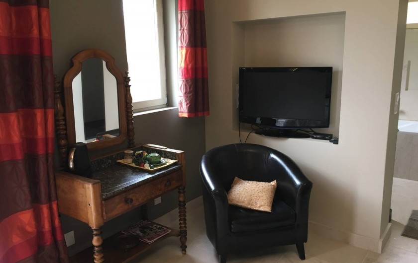 Location de vacances - Chambre d'hôtes à Grimault - La Grimaldienne  coin télévision