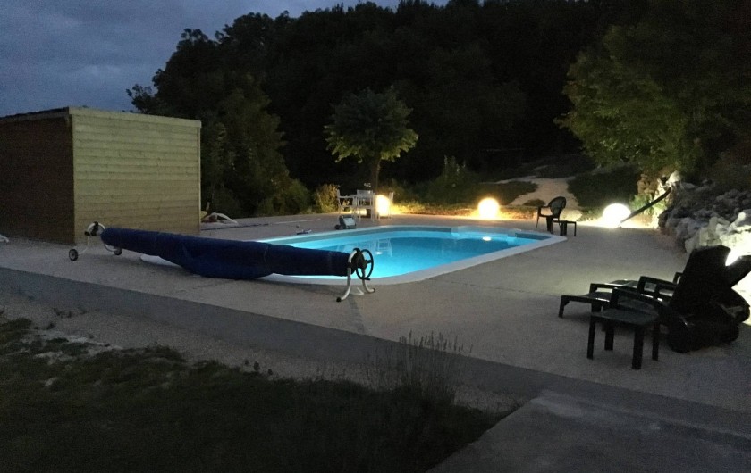 Location de vacances - Chambre d'hôtes à Grimault - La piscine au crepuscule