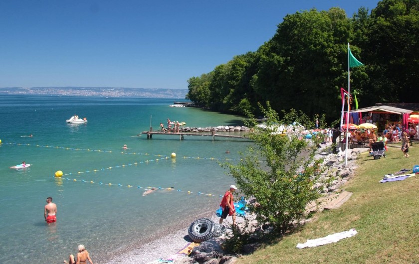Location de vacances - Bungalow - Mobilhome à Thonon-les-Bains - Plage surveillée, labellisée pavillon bleue, à 200 m
