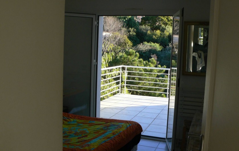 Location de vacances - Villa à Roquebrune-sur-Argens - Chambre rez de chaussée avec sa terrasse