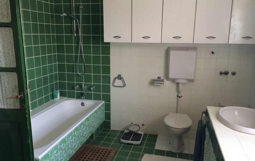 Location de vacances - Maison - Villa à Marano di Valpolicella - Salle de bain du premier étage avec deux lavabos