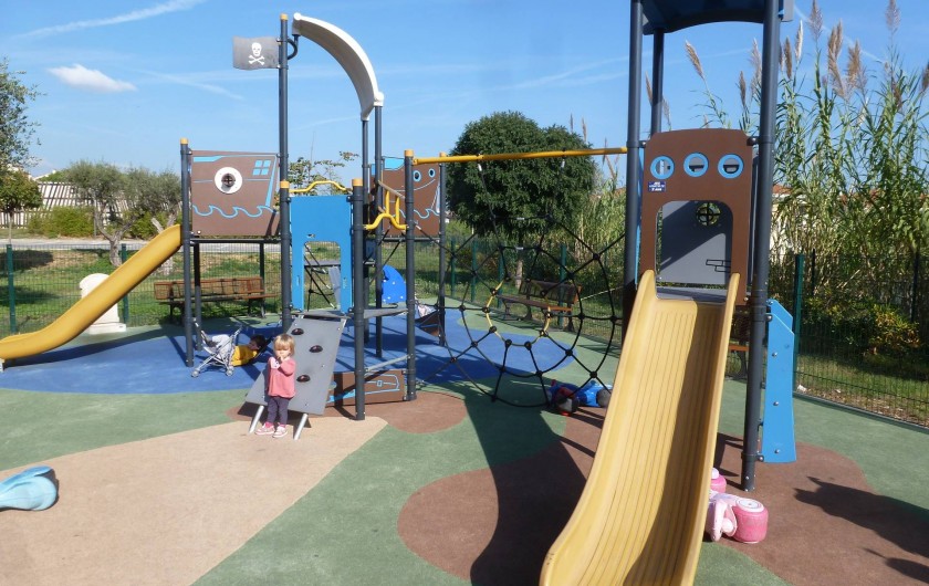 Location de vacances - Appartement à Antibes - Aire de jeux pour les petits à proximité