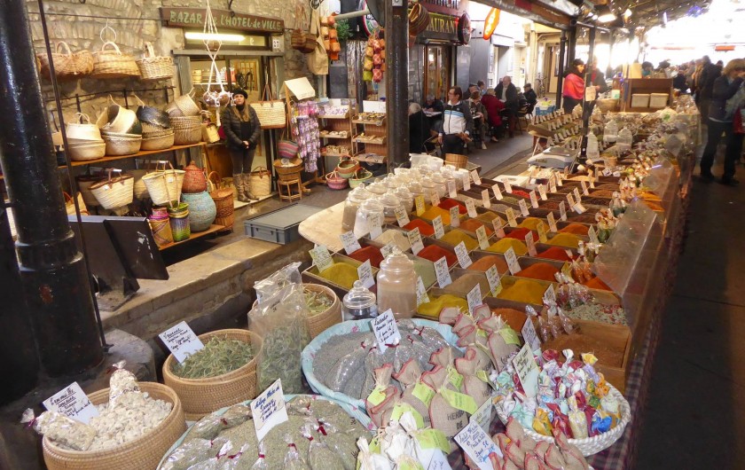 Location de vacances - Appartement à Antibes - Un stand d'épices et de lavande