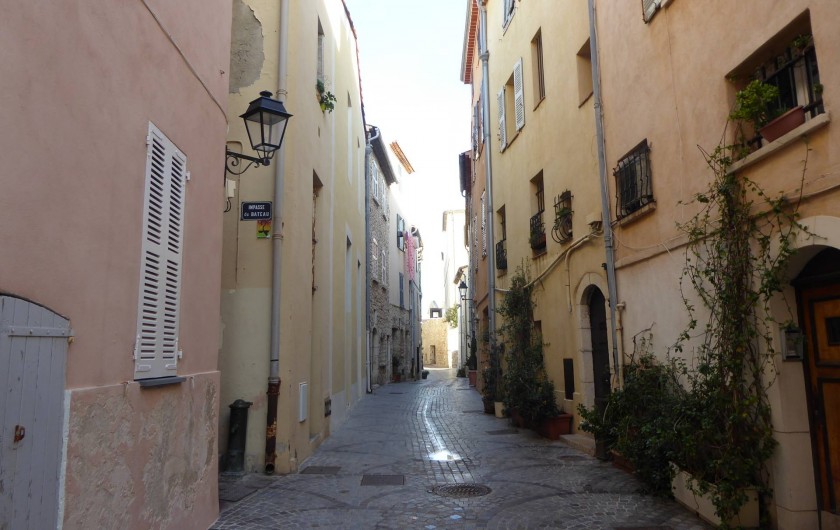 Location de vacances - Appartement à Antibes - Une rue d'Antibes