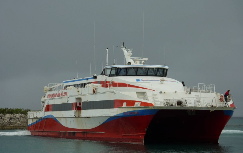 Location de vacances - Villa à Grand-Bourg - La navette de Transport qui  attend, pour vous emmener à  <<   LOCAVERDE  >>