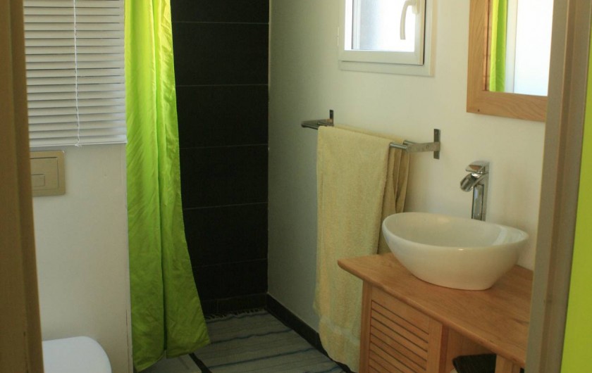 Location de vacances - Maison - Villa à Pluneret - salle de bain du rdc