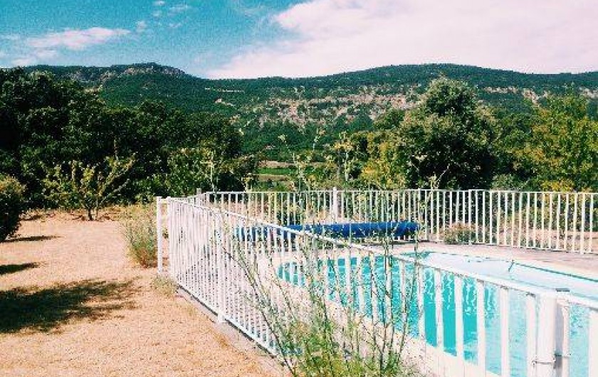 Location de vacances - Villa à Roche-Saint-Secret-Béconne - La piscine est entièrement clôturée, à l'abri des regards.