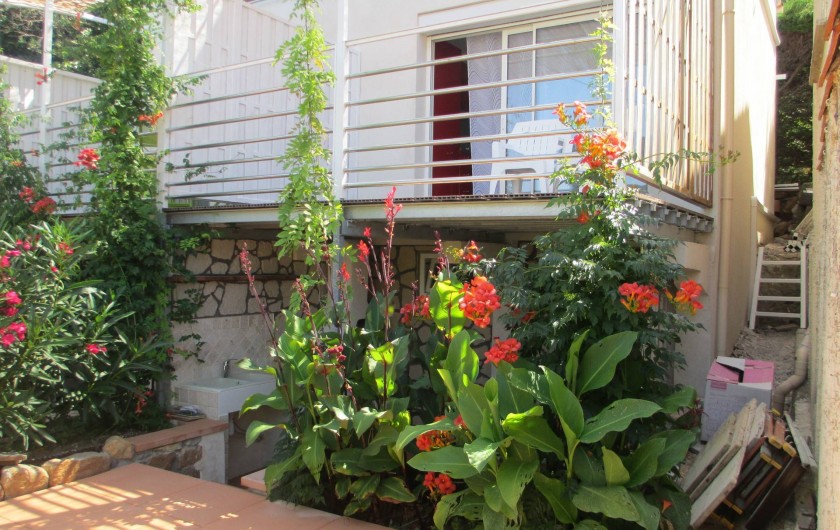 Location de vacances - Maison - Villa à Le Pradet - Maison sur deux niveaux avec petit extérieur et grande terrasse