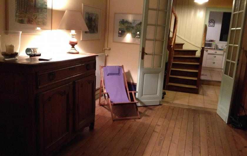 Location de vacances - Villa à Arcachon - Salon et escalier